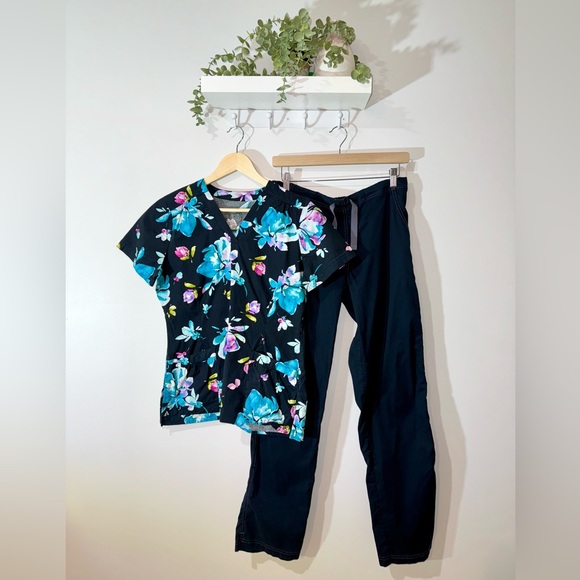 Mega Haul of Women’s XS/S Jewel Tone Professional Scrubs - Picture 4 of 11